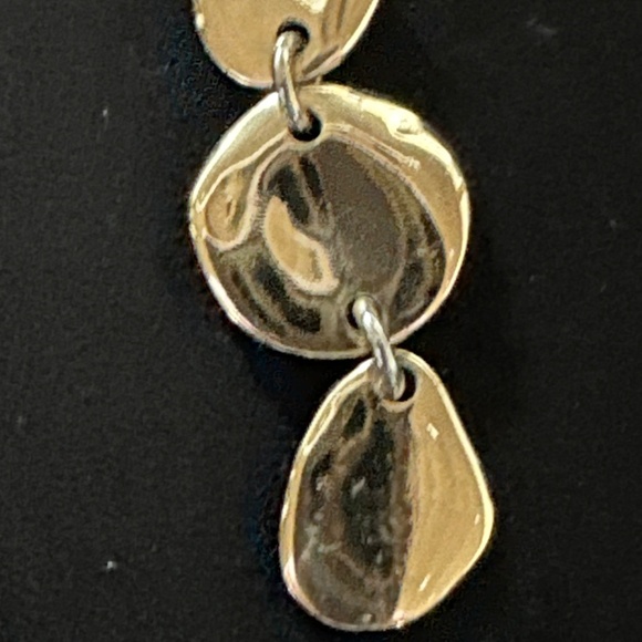 GOLD TONE DROP DANGLE EARRINGS - Picture 3 of 4